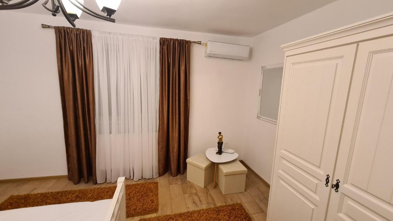 Hotel Casa Luca Moldova Noua Esterno foto