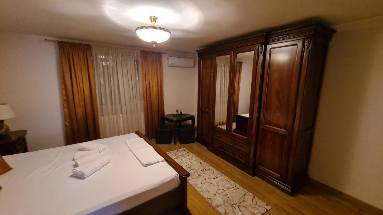 Hotel Casa Luca Moldova Noua Esterno foto