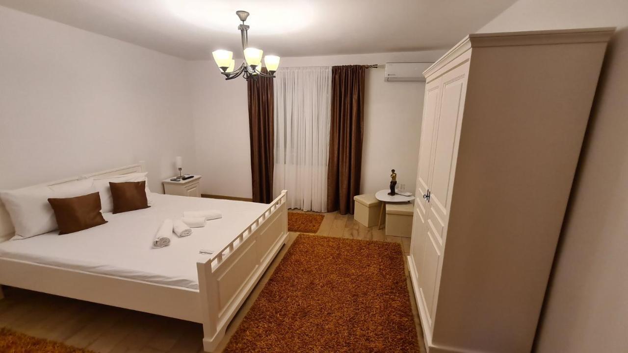 Hotel Casa Luca Moldova Noua Esterno foto