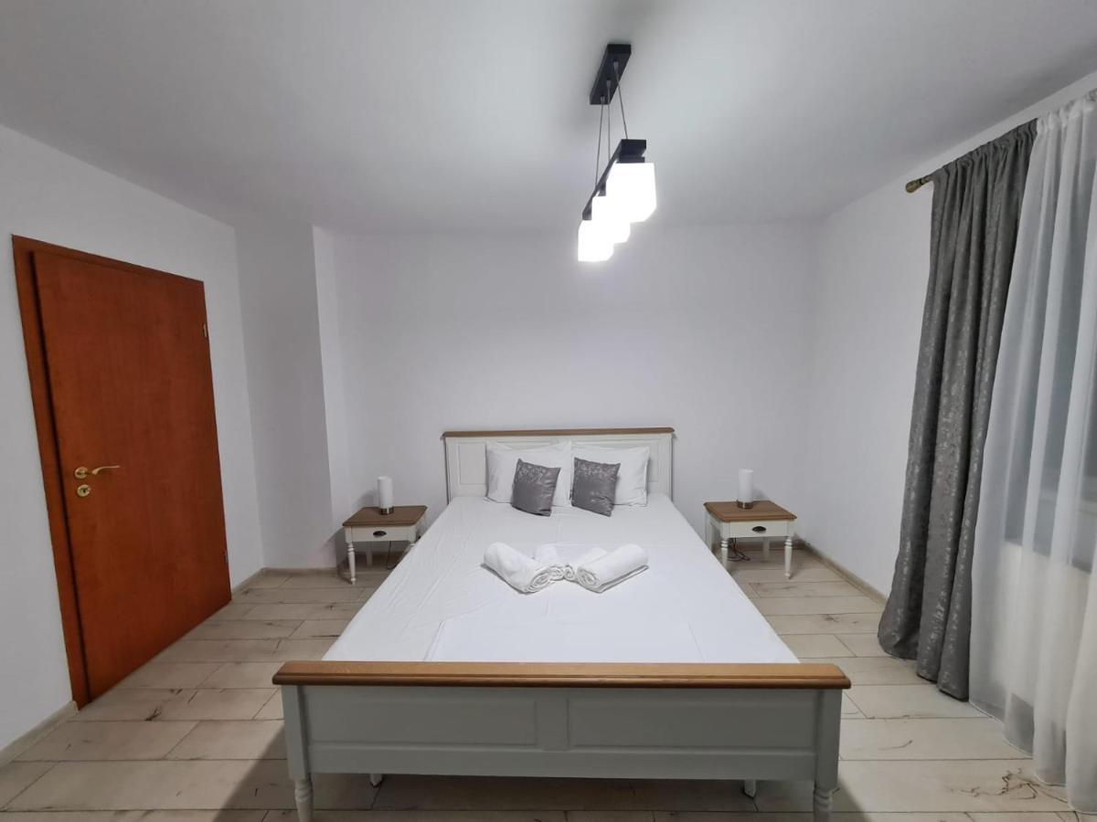 Hotel Casa Luca Moldova Noua Esterno foto