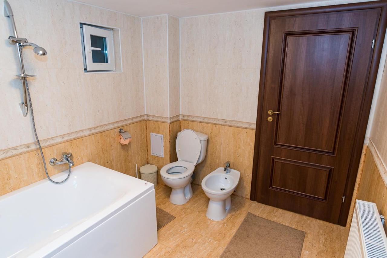 Hotel Casa Luca Moldova Noua Esterno foto