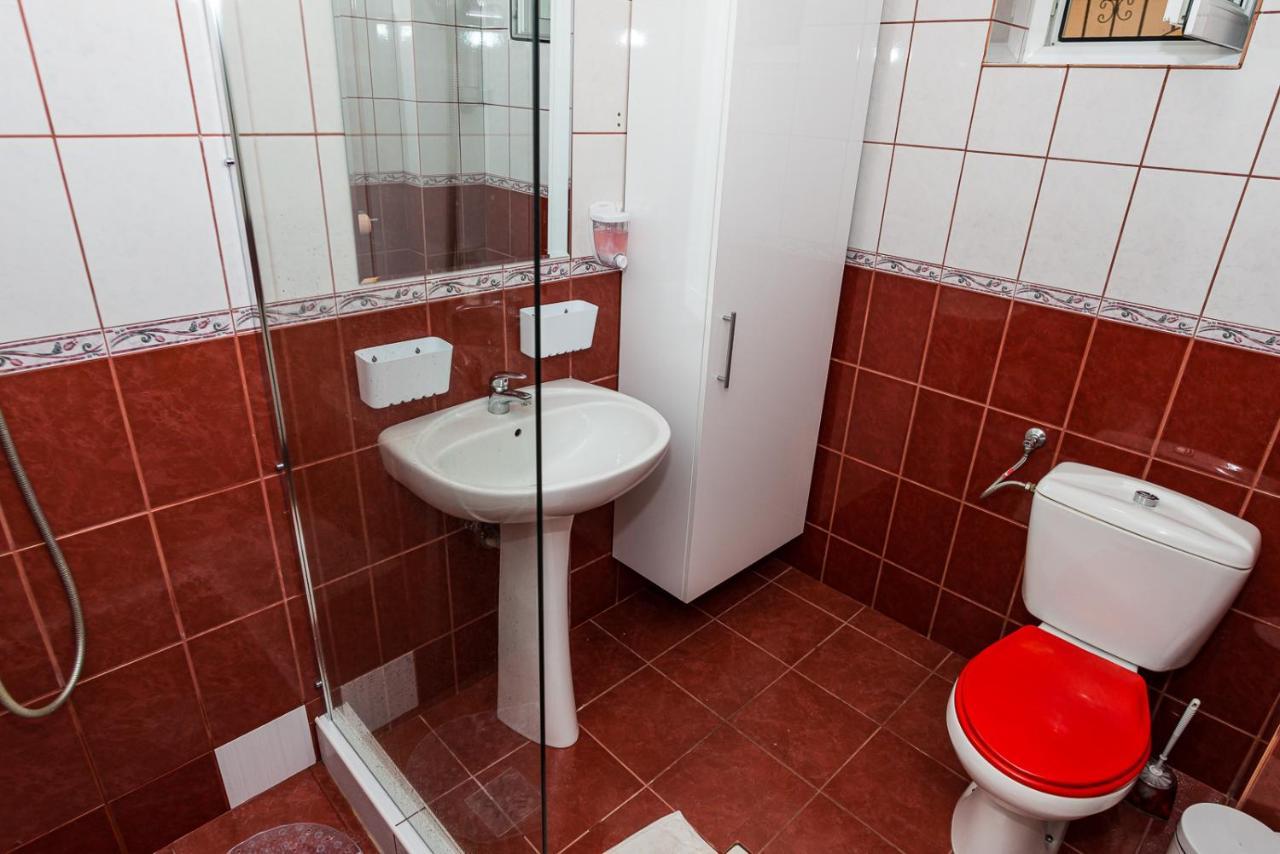 Hotel Casa Luca Moldova Noua Esterno foto