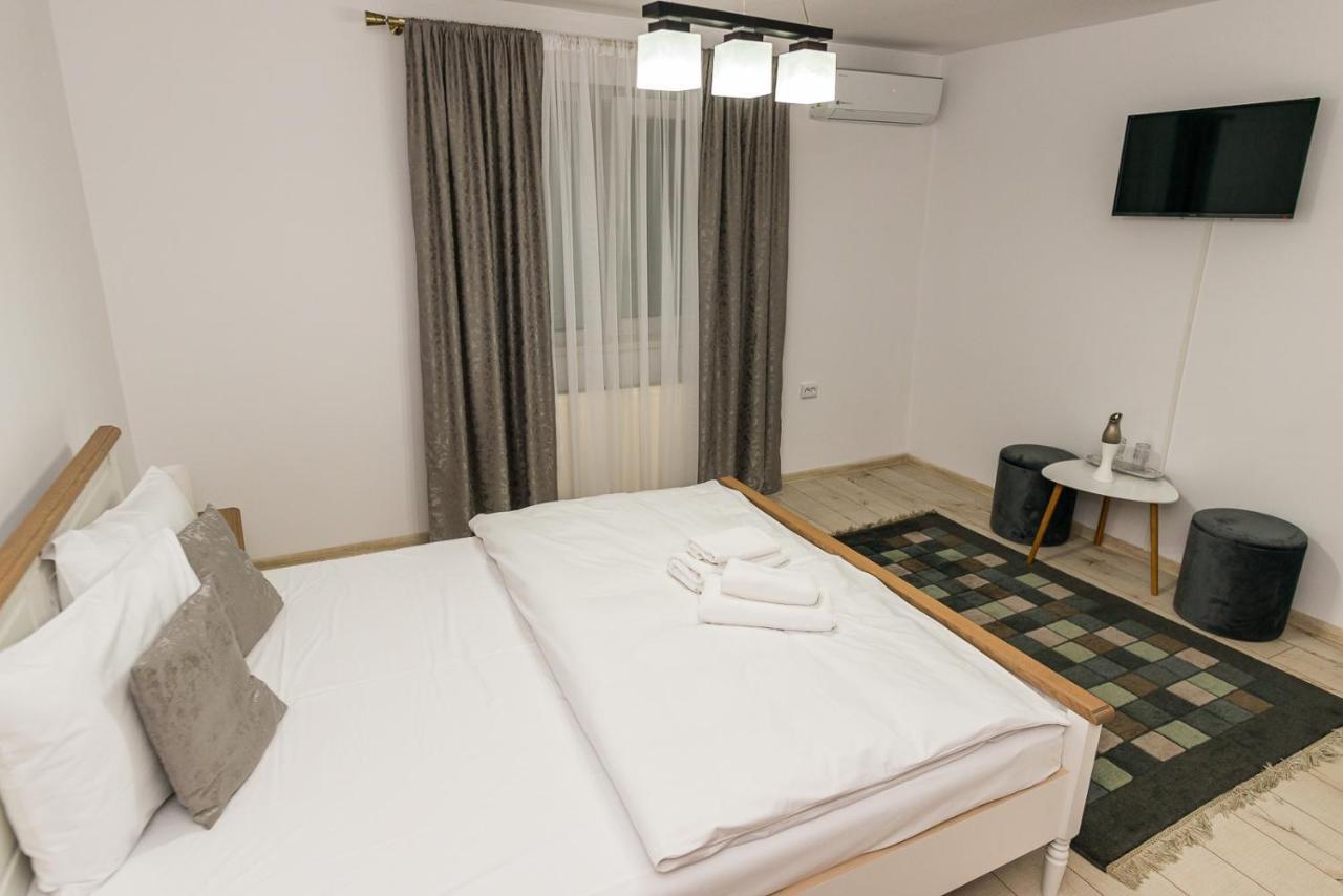 Hotel Casa Luca Moldova Noua Esterno foto