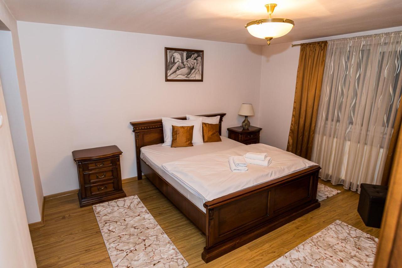 Hotel Casa Luca Moldova Noua Esterno foto