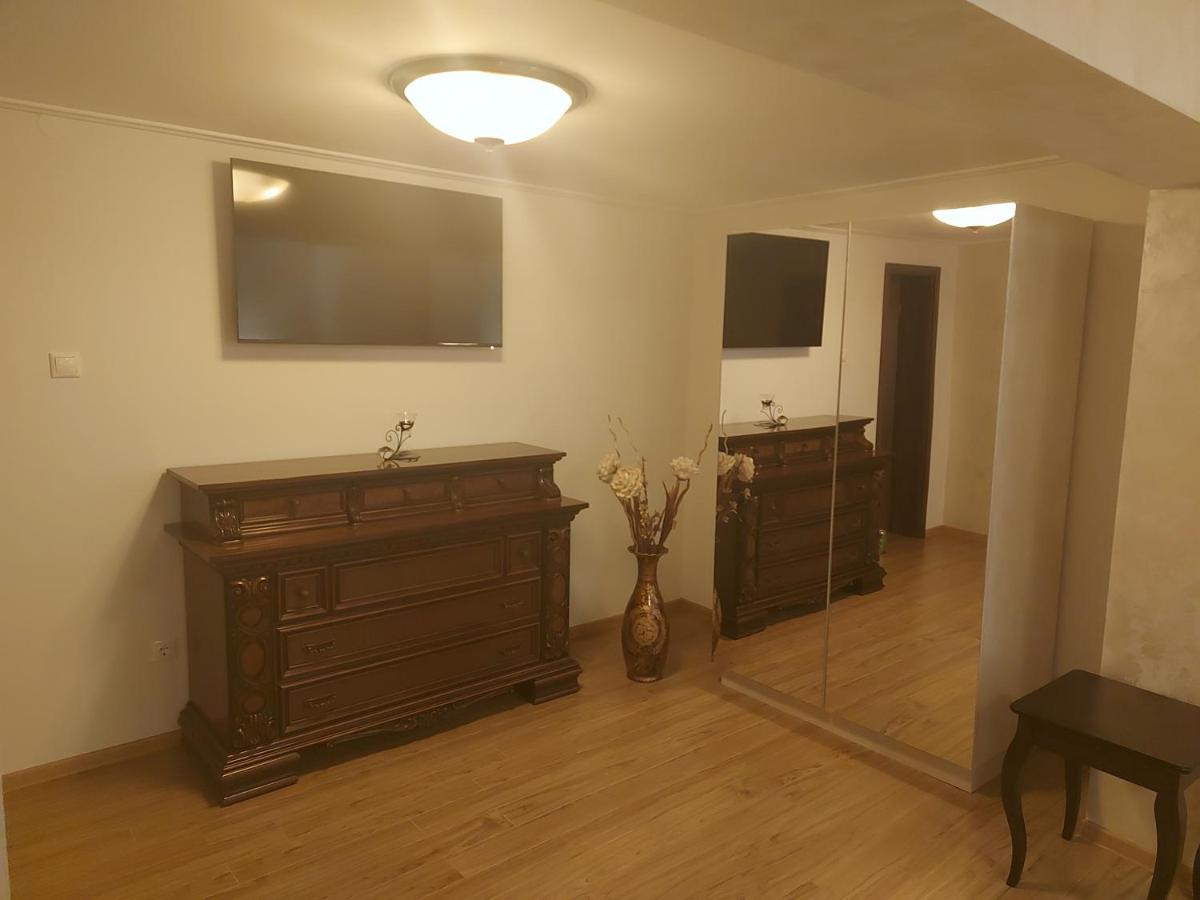 Hotel Casa Luca Moldova Noua Esterno foto