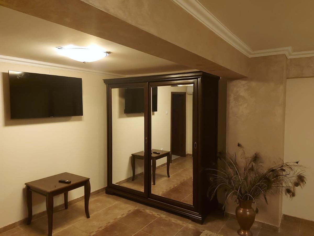 Hotel Casa Luca Moldova Noua Esterno foto