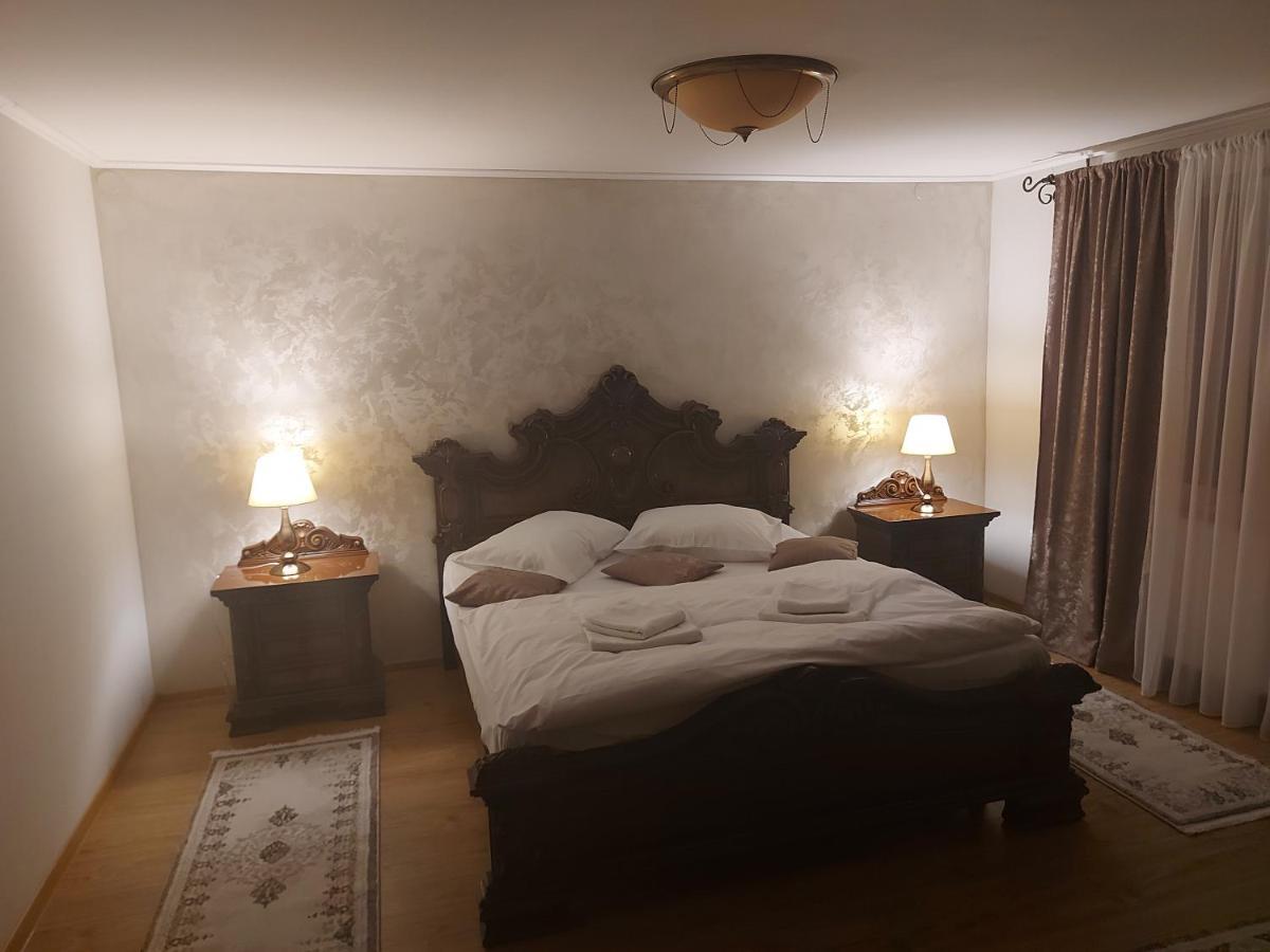 Hotel Casa Luca Moldova Noua Esterno foto