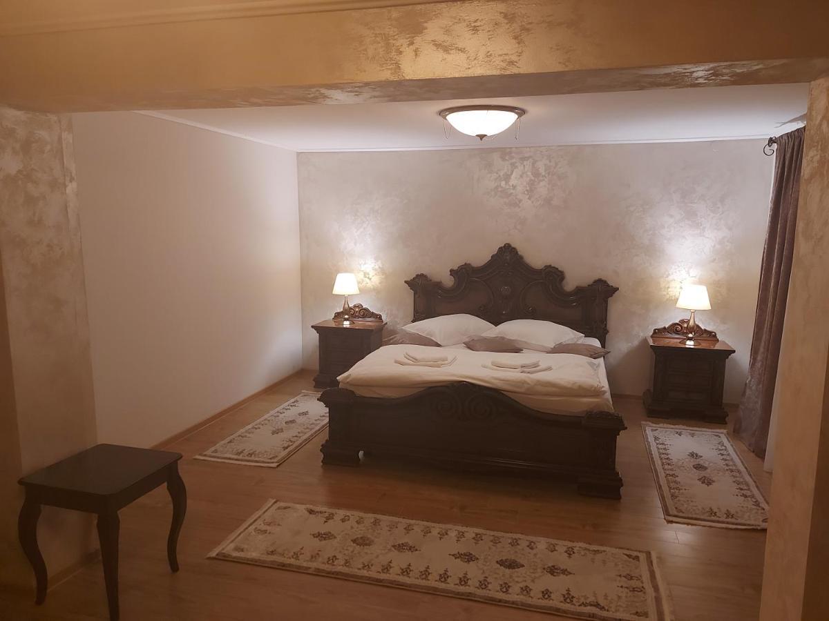 Hotel Casa Luca Moldova Noua Esterno foto