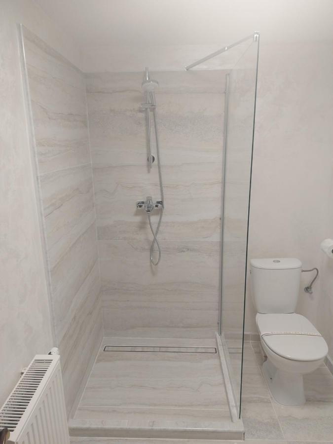 Hotel Casa Luca Moldova Noua Esterno foto
