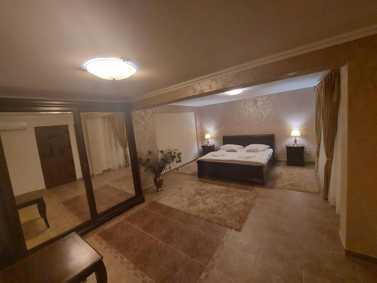 Hotel Casa Luca Moldova Noua Esterno foto