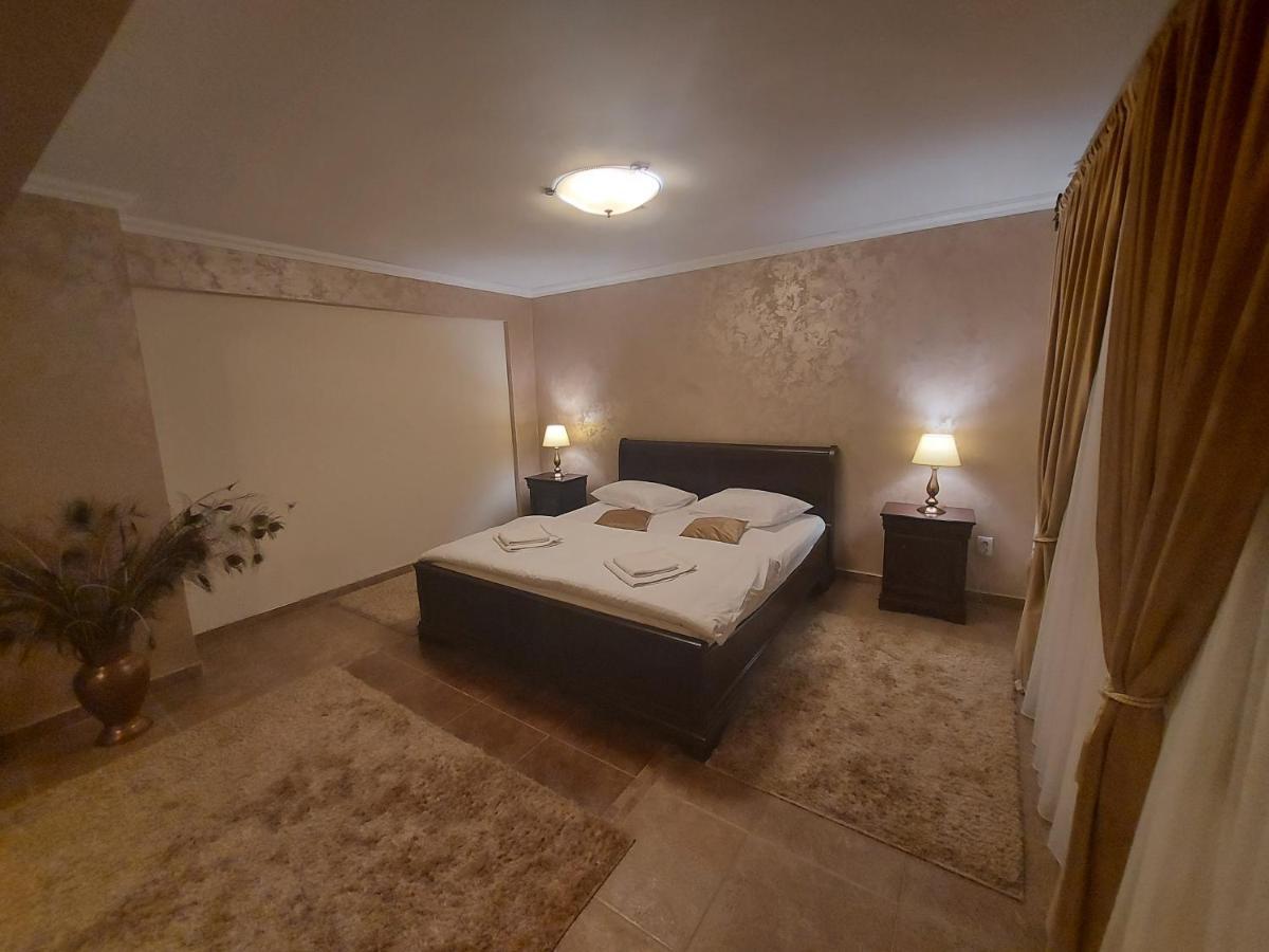 Hotel Casa Luca Moldova Noua Esterno foto