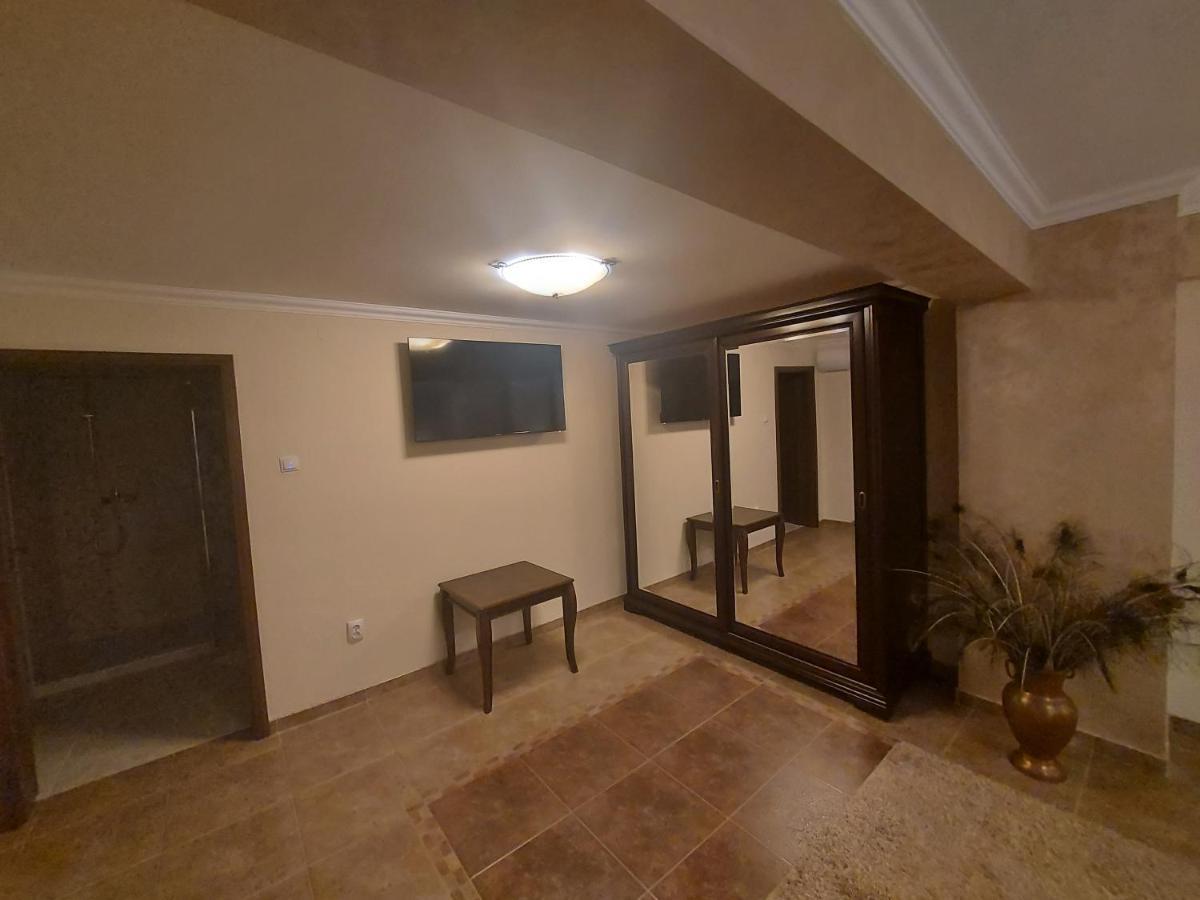 Hotel Casa Luca Moldova Noua Esterno foto