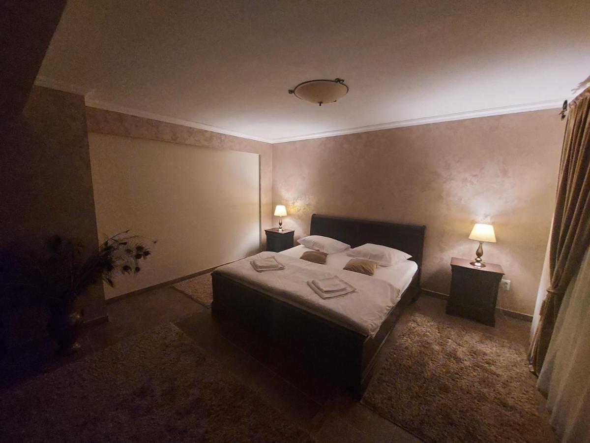 Hotel Casa Luca Moldova Noua Esterno foto