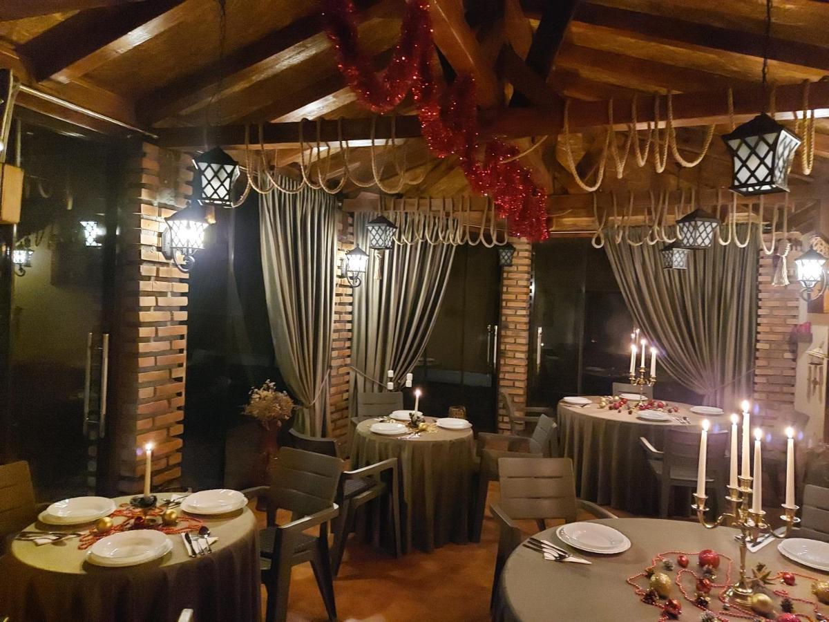 Hotel Casa Luca Moldova Noua Esterno foto