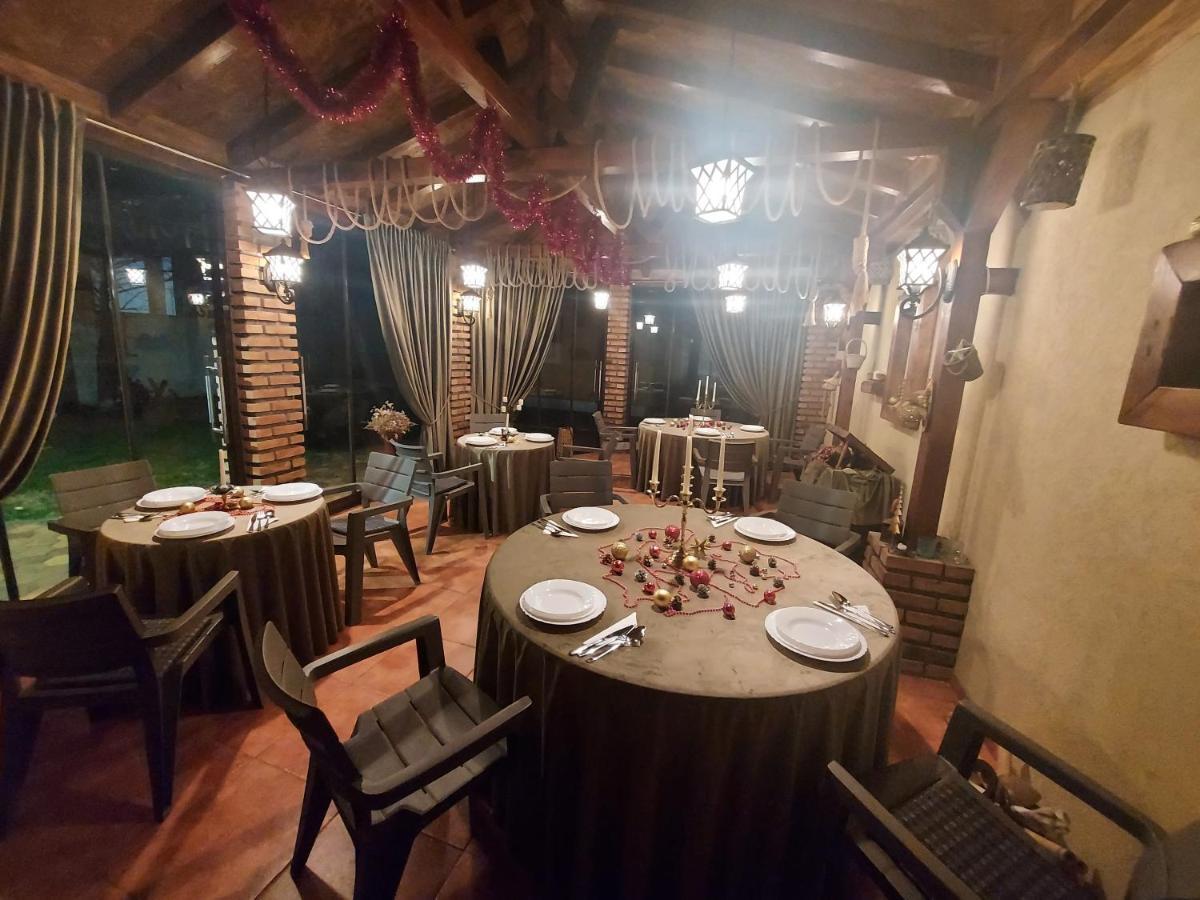 Hotel Casa Luca Moldova Noua Esterno foto